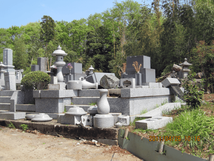 震災後の墓地の様子